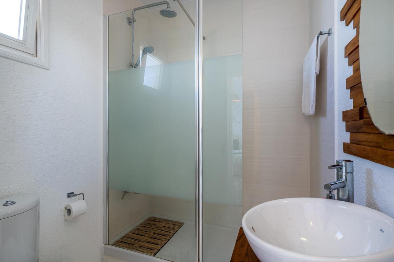 Seawaves 1- Bedroom Apartment Near Meneou Beach Larnaca Exteriör bild
